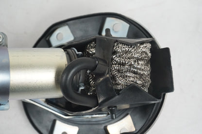 Snett nerifrån på Bensinpump insprut från en Honda VFR 800 -2008 motorcykel.