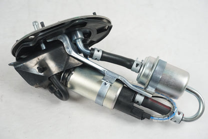 Extrabild1 på Bensinpump insprut från en Honda VFR 800 -2008 motorcykel.