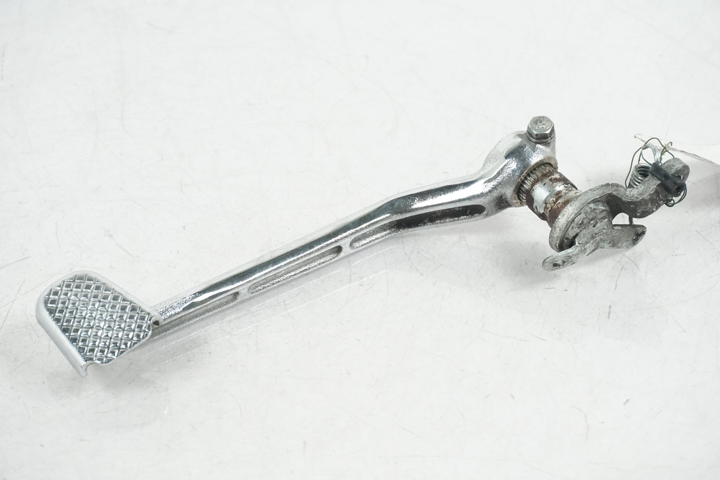 Höger sida på Bromspedal från en Yamaha V-MAX 1200 -1997 motorcykel.