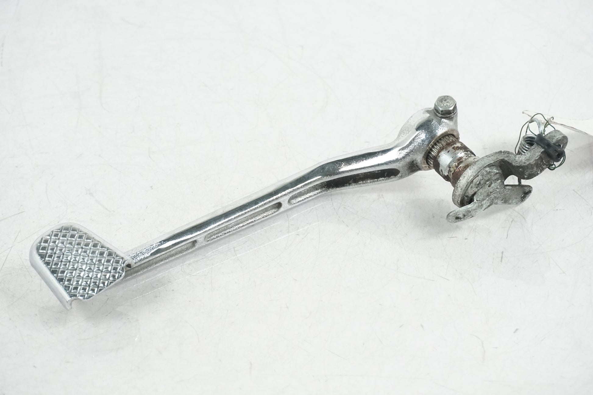 Höger sida på Bromspedal från en Yamaha V-MAX 1200 -1997 motorcykel.