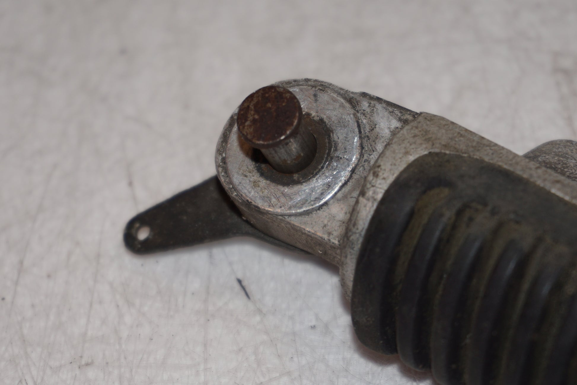 Extrabild4 på Fotpinne från en Suzuki GSX 750 -1998 motorcykel.