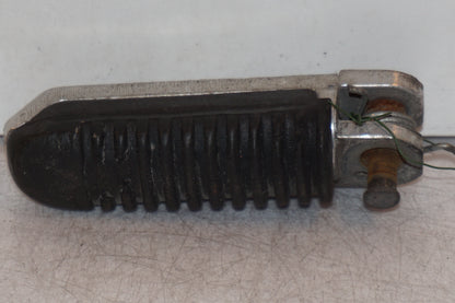 Framsidan på Fotpinne från en Suzuki GSX 750 -2001 motorcykel.