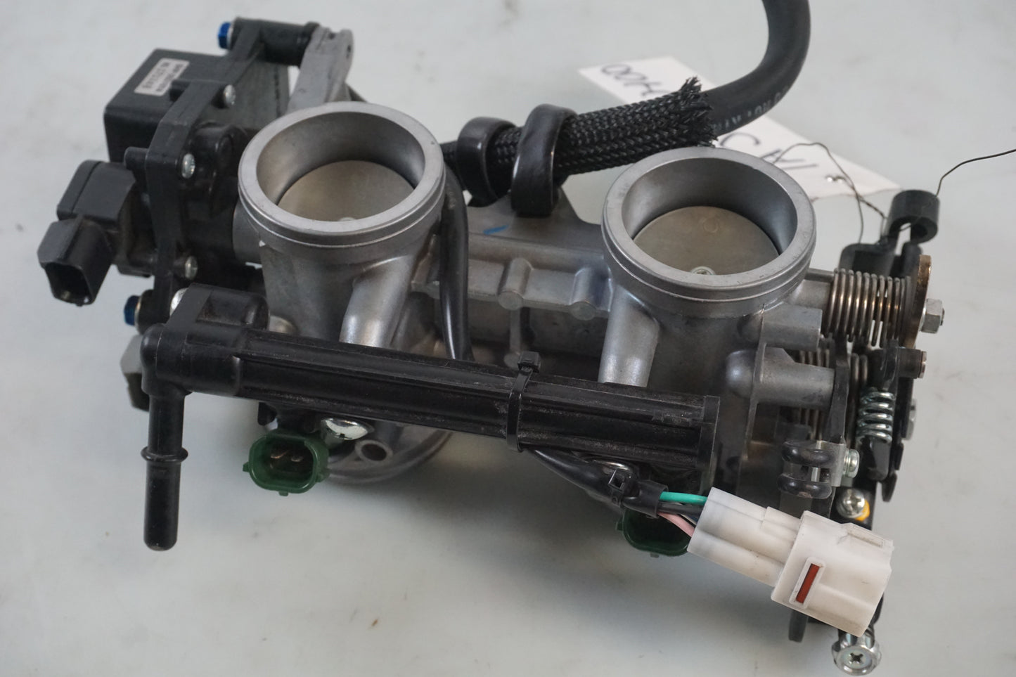 Extrabild1 på Spjällhus från en Kawasaki ER-6N -2014 motorcykel.