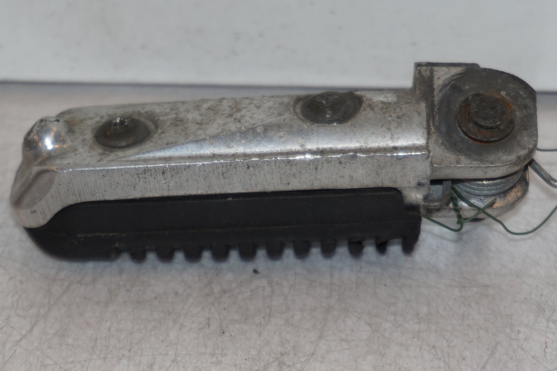 Snett uppifrån på Fotpinne från en Suzuki GSX 750 -2001 motorcykel.