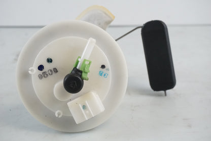 Baksidan på Bensinpump insprut från en Honda ANF 125 -2008 motorcykel.