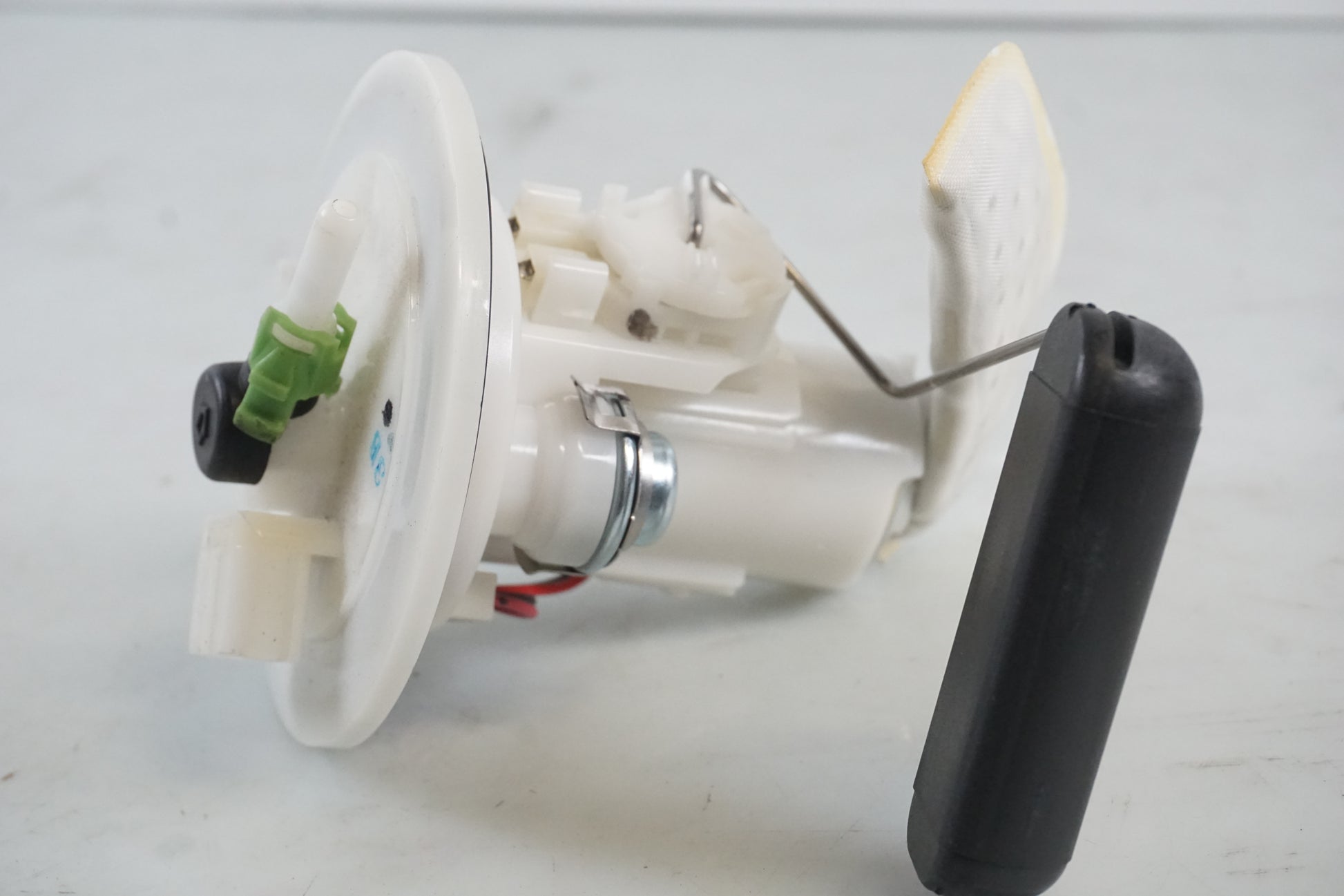 Höger sida på Bensinpump insprut från en Honda ANF 125 -2008 motorcykel.