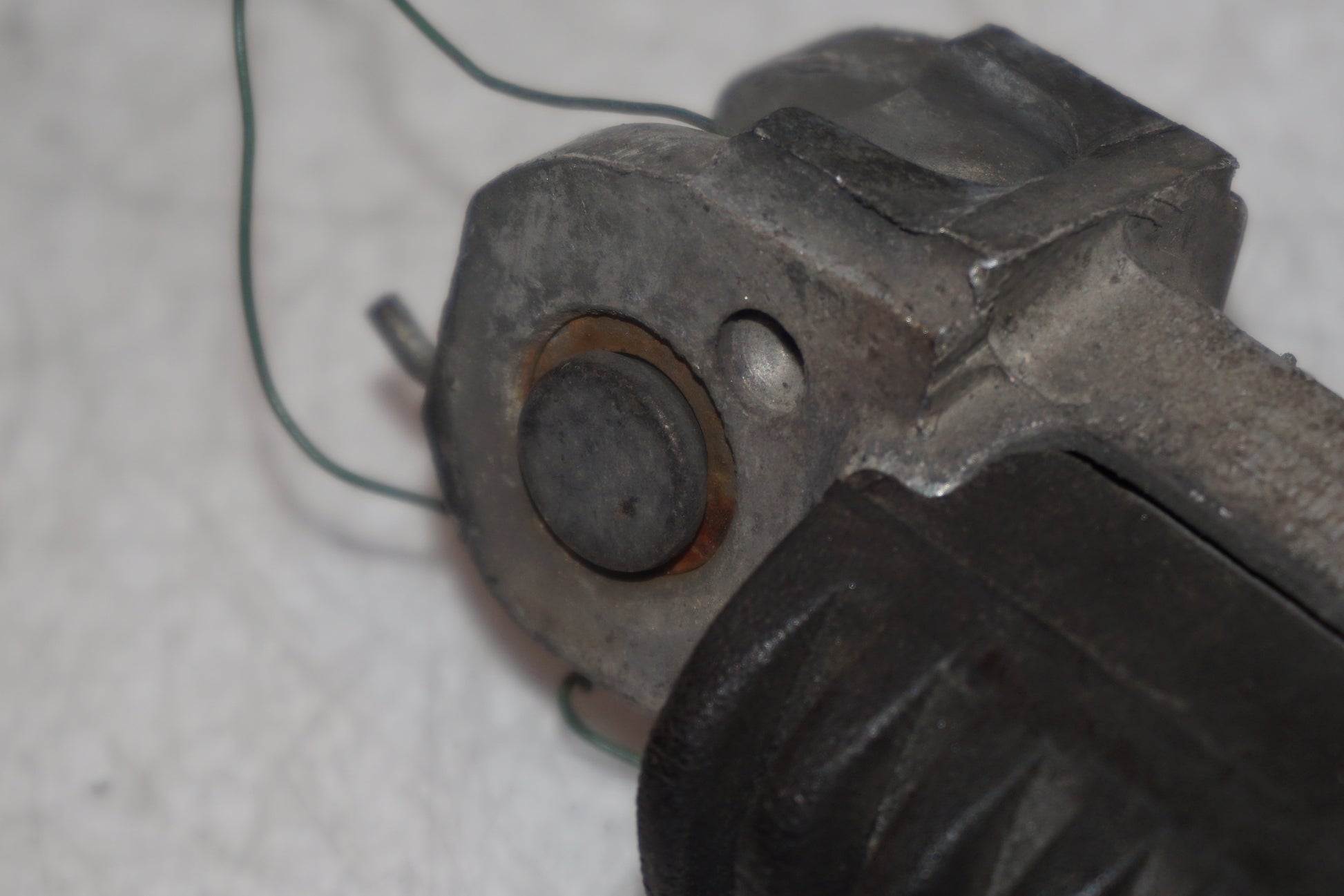 Extrabild3 på Fotpinne från en Suzuki GSX 750 -2001 motorcykel.