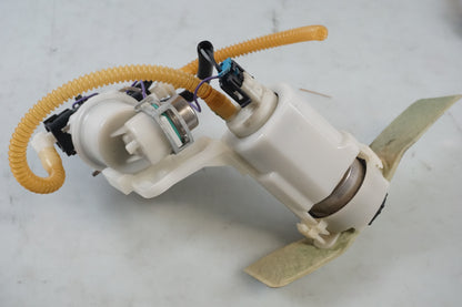 Snett uppifrån på Bensinpump insprut från en H-D Dyna Street Bob FXDB/I -2007 motorcykel.