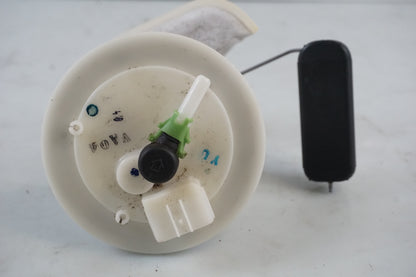 Baksidan på Bensinpump insprut från en Honda ANF 125 -2009 motorcykel.