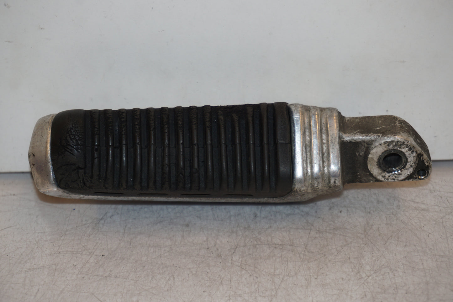 Framsidan på Fotpinne från en Suzuki GSX 1100 F -1988 motorcykel.