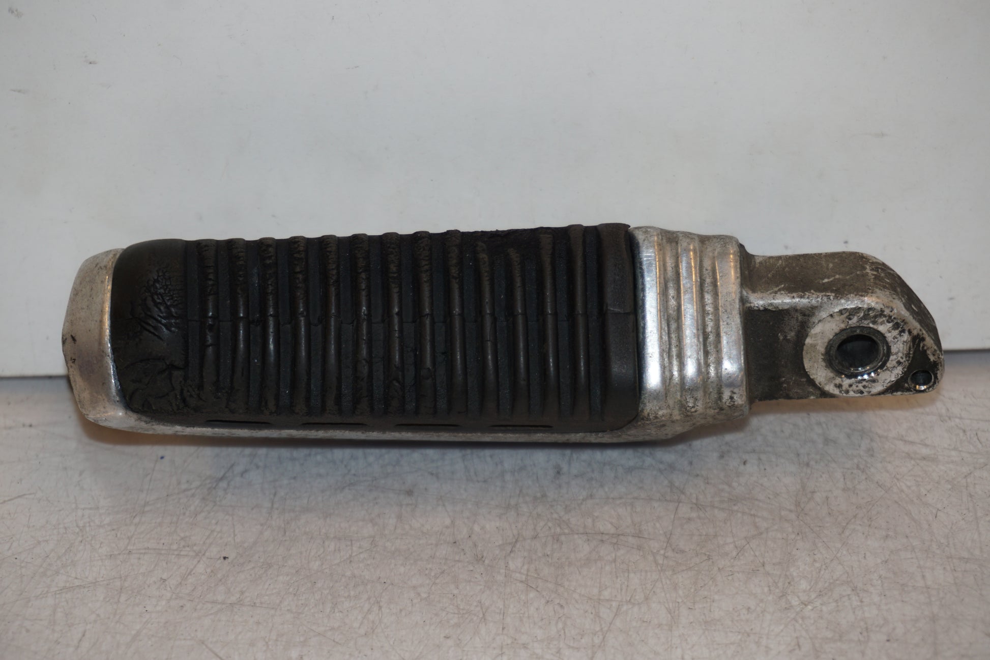 Framsidan på Fotpinne från en Suzuki GSX 1100 F -1988 motorcykel.