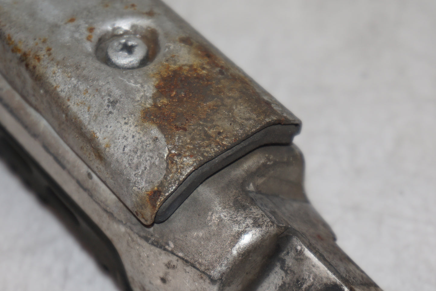 Snett uppifrån på Fotpinne från en Suzuki GSX 1100 F -1988 motorcykel.