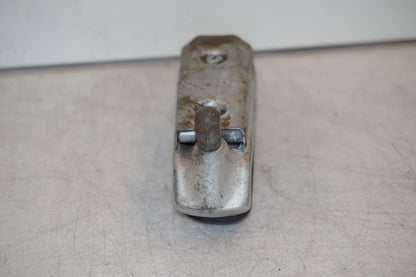 Snett nerifrån på Fotpinne från en Suzuki GSX 1100 F -1988 motorcykel.