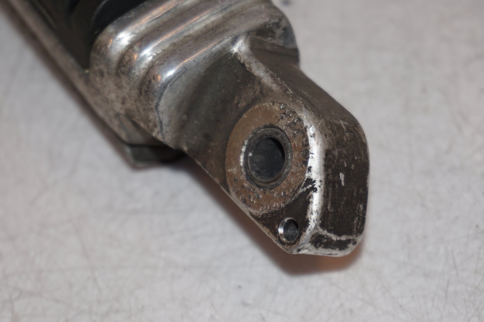 Extrabild3 på Fotpinne från en Suzuki GSX 1100 F -1988 motorcykel.