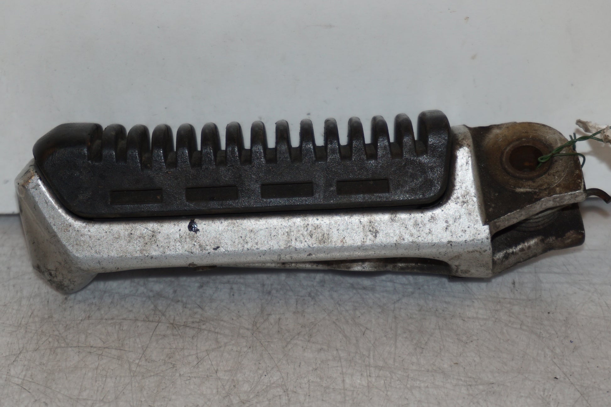 Baksidan på Fotpinne från en Suzuki GSX 1100 -1992 motorcykel.