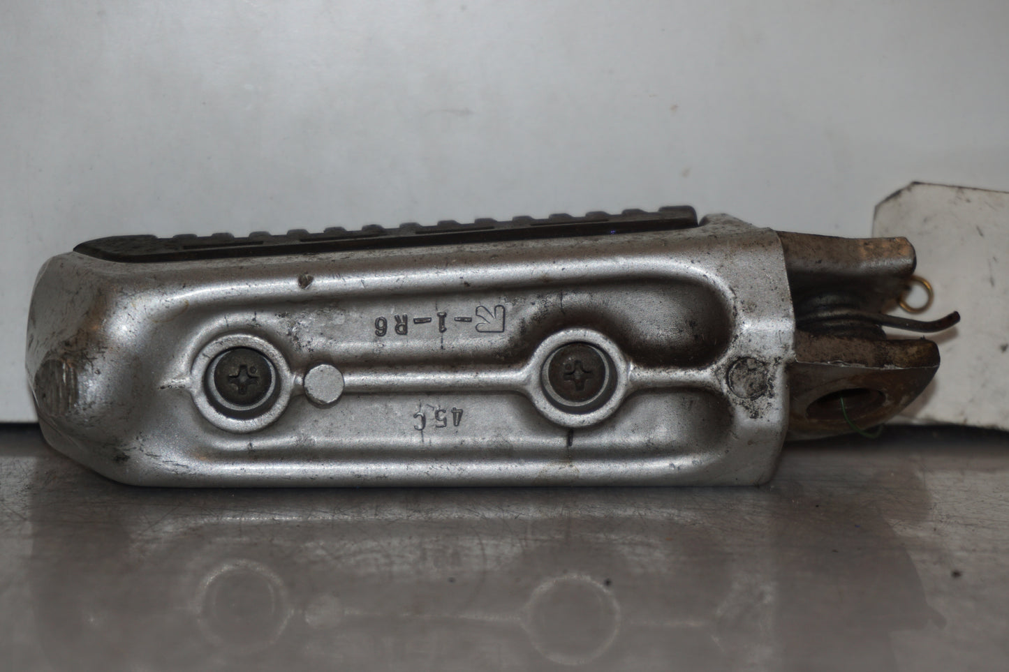 Höger sida på Fotpinne från en Suzuki GSX 1100 -1992 motorcykel.