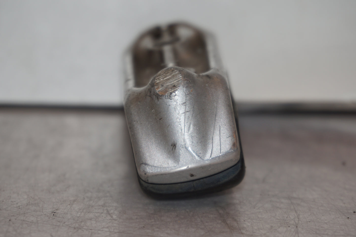 Snett uppifrån på Fotpinne från en Suzuki GSX 1100 -1992 motorcykel.