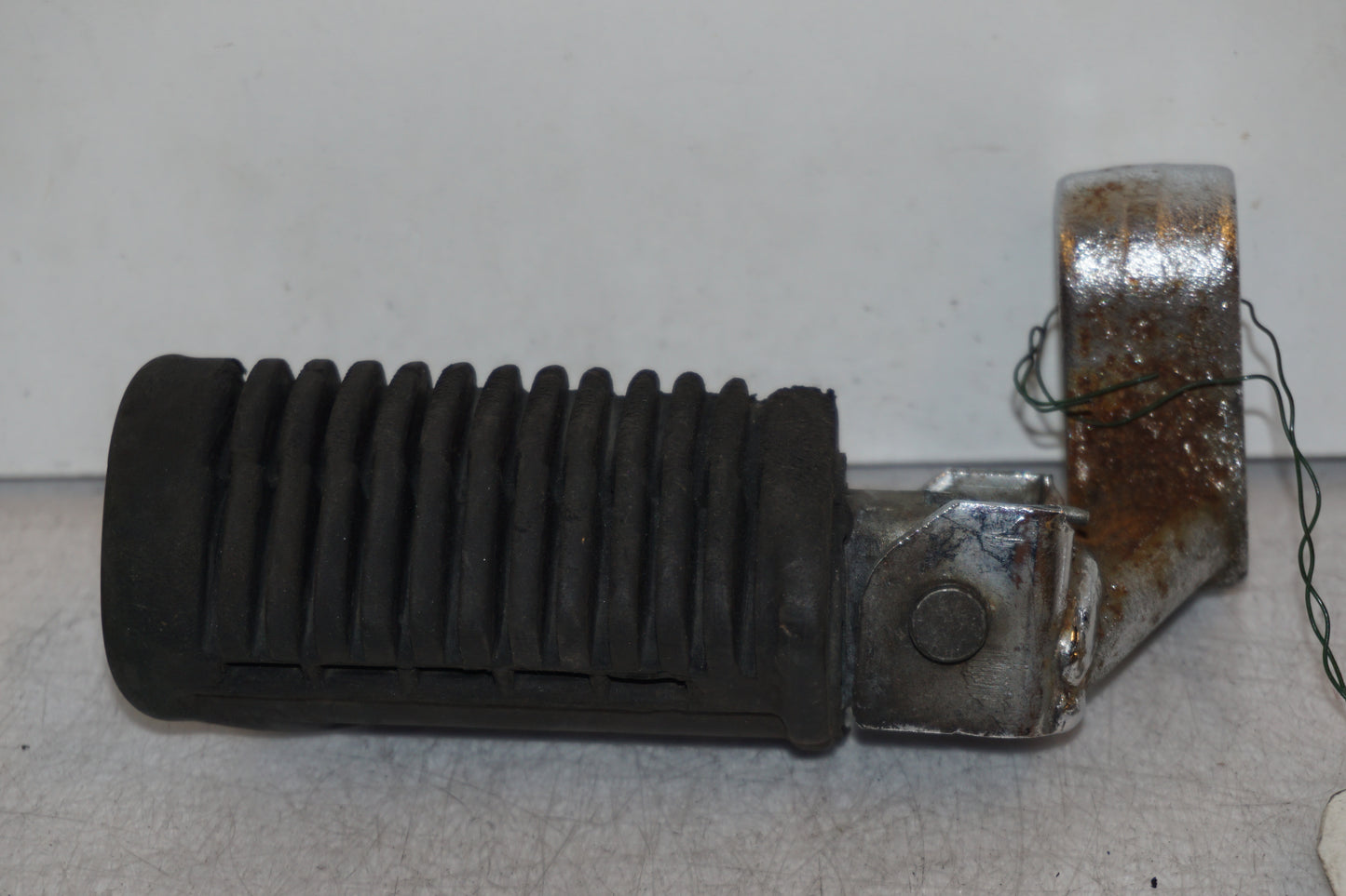 Framsidan på Fotpinne från en Suzuki GS 1000 -1983 motorcykel.