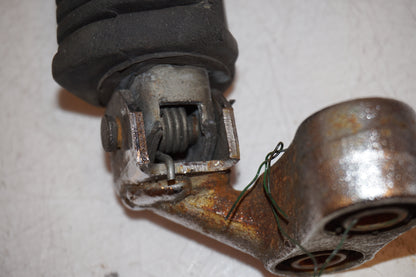 Snett nerifrån på Fotpinne från en Suzuki GS 1000 -1983 motorcykel.