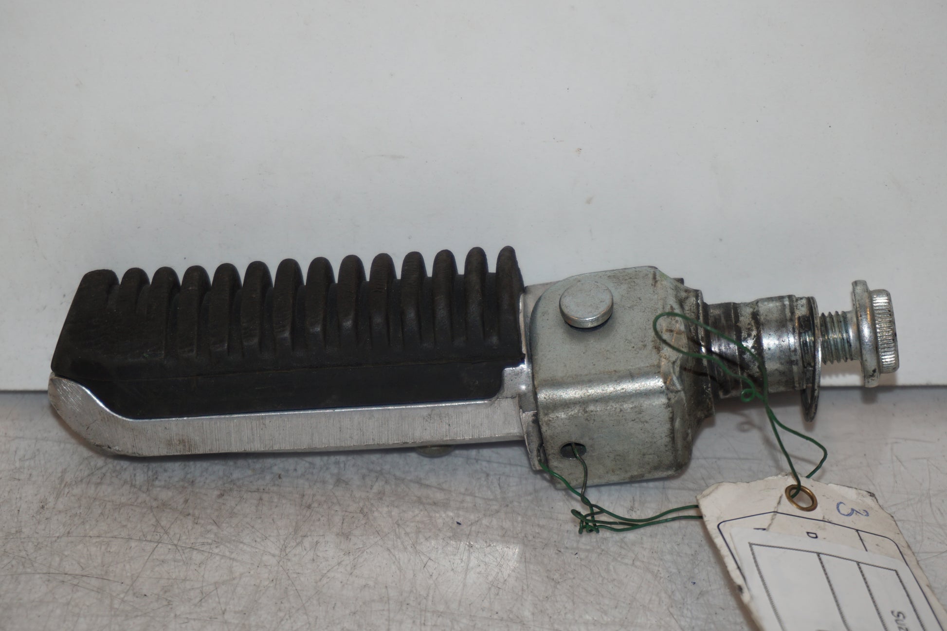 Framsidan på Fotpinne från en Suzuki GSX-R 1100 -1993 motorcykel.