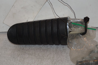 Framsidan på Fotpinne från en Suzuki DL 1000 -2003 motorcykel.