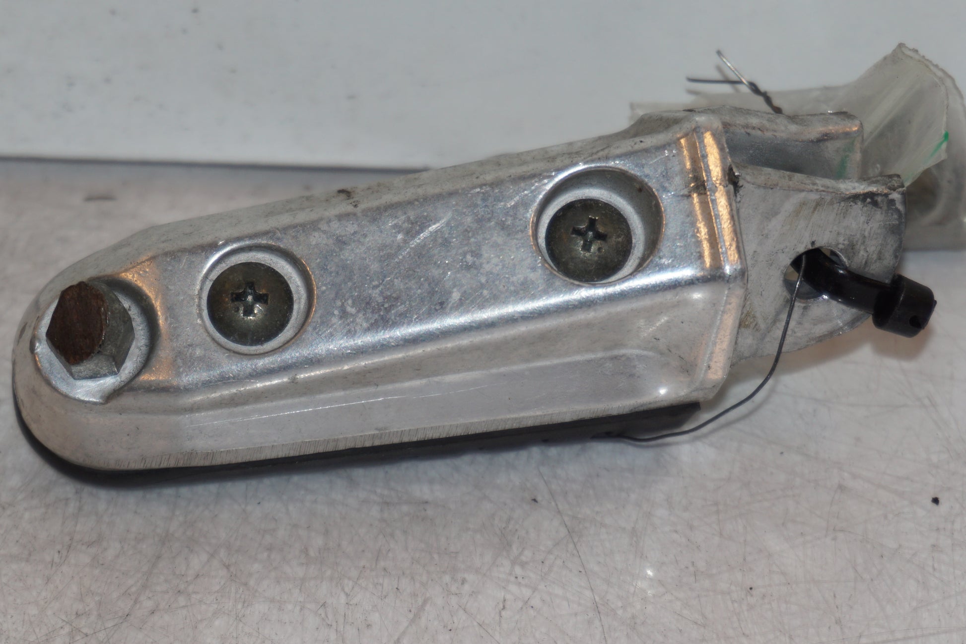 Höger sida på Fotpinne från en Suzuki DL 1000 -2003 motorcykel.