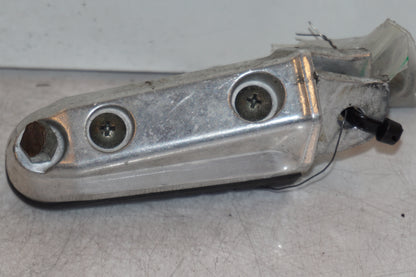 Höger sida på Fotpinne från en Suzuki DL 1000 -2003 motorcykel.