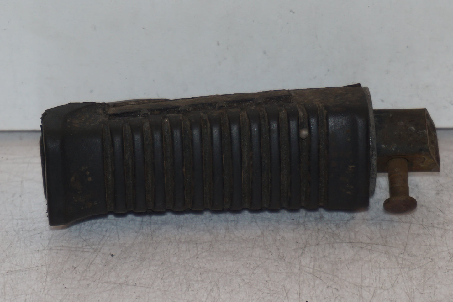 Framsidan på Fotpinne från en Suzuki GS 500 -2004 motorcykel.