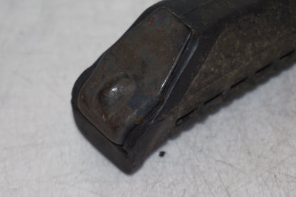 Snett nerifrån på Fotpinne från en Suzuki GS 500 -2004 motorcykel.