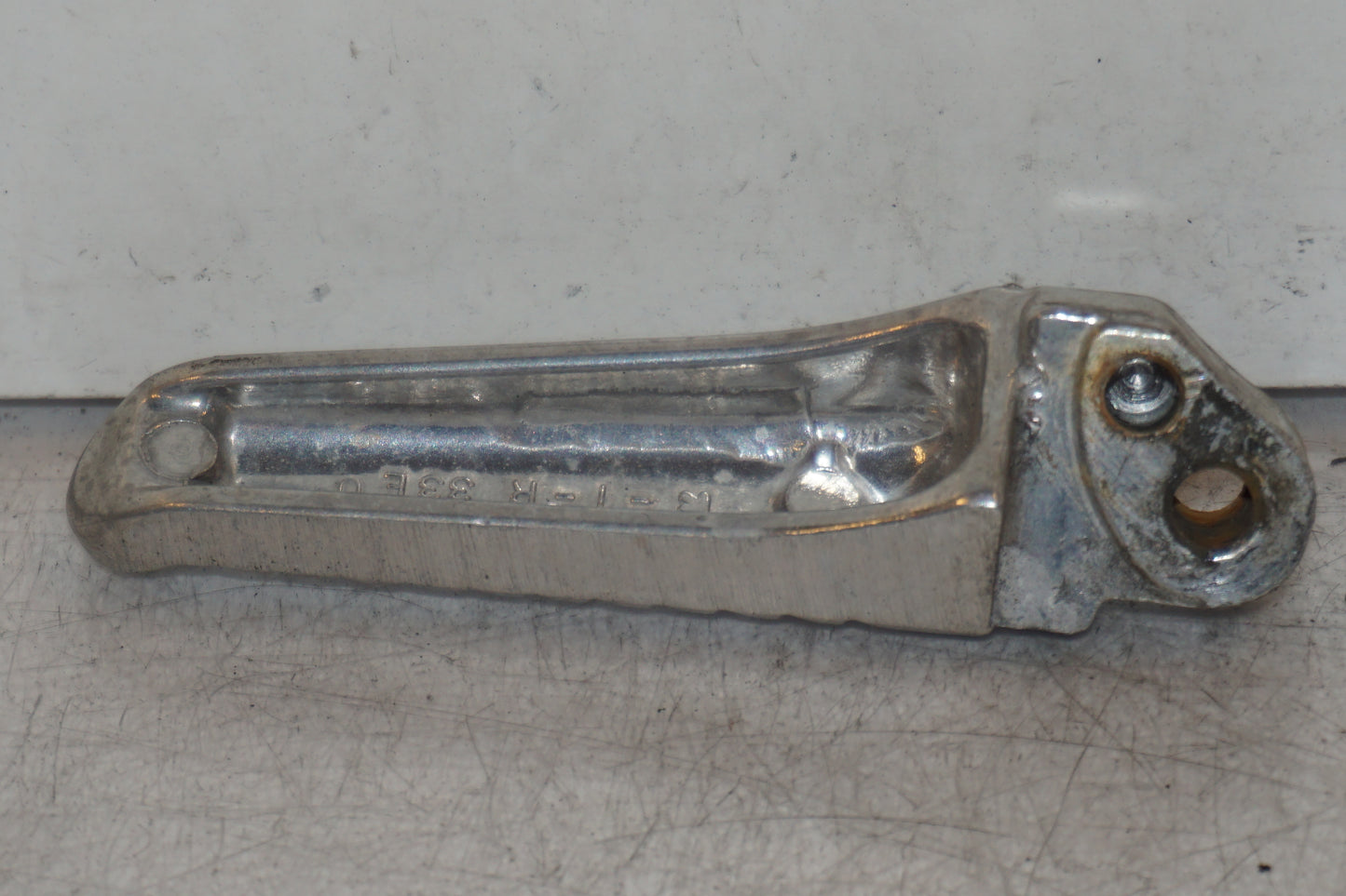 Höger sida på Fotpinne från en Suzuki GSX-R 600 -1999 motorcykel.