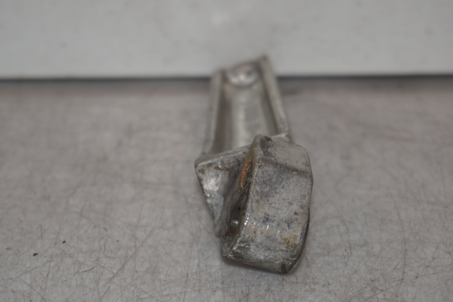 Snett uppifrån på Fotpinne från en Suzuki GSX-R 600 -1999 motorcykel.