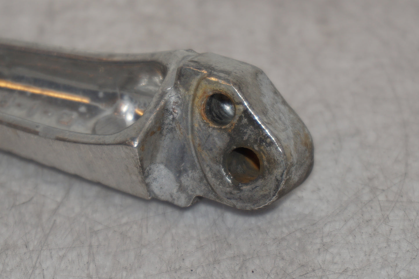 Snett nerifrån på Fotpinne från en Suzuki GSX-R 600 -1999 motorcykel.