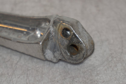 Snett nerifrån på Fotpinne från en Suzuki GSX-R 600 -1999 motorcykel.