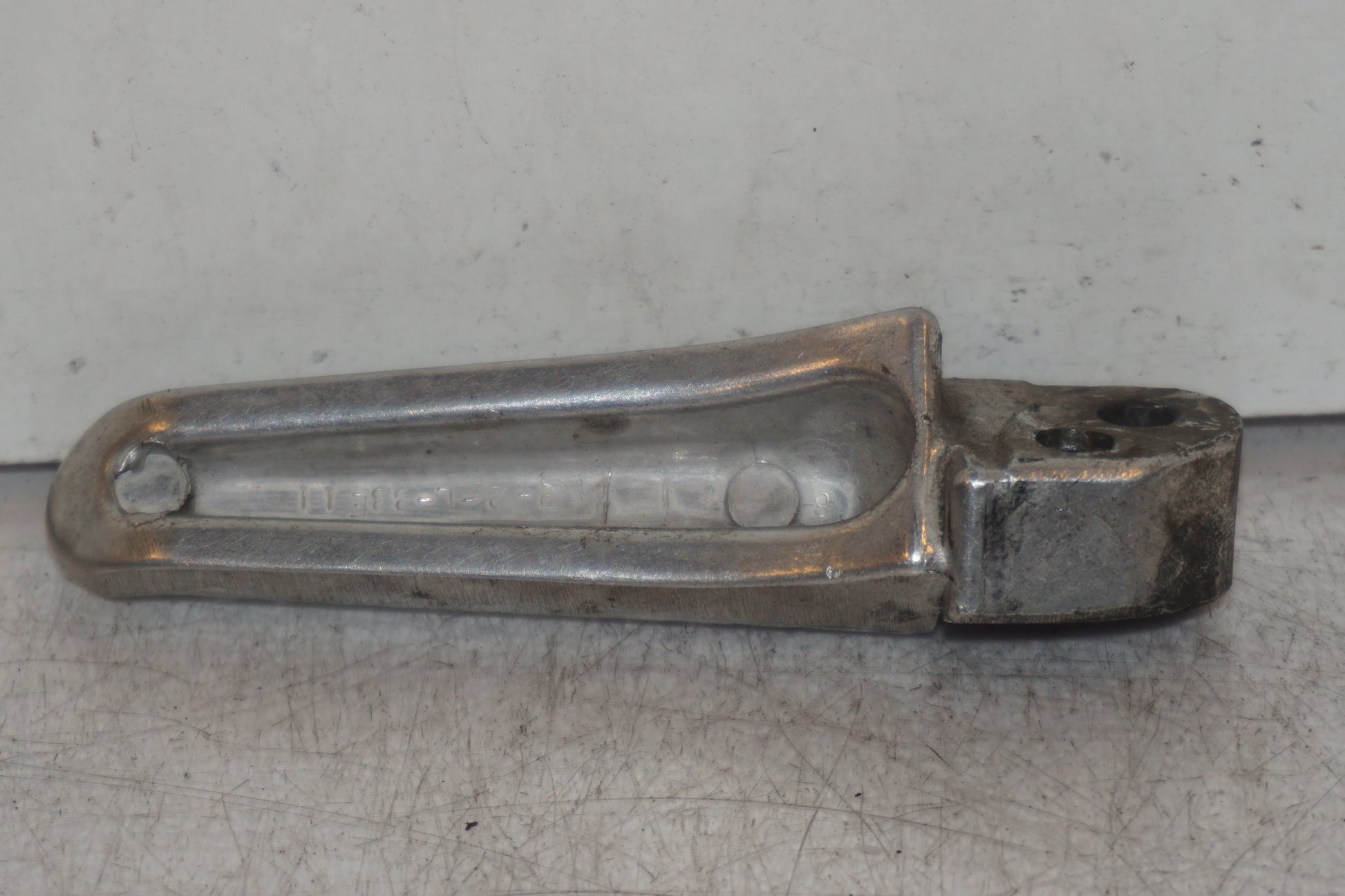 Baksidan på Fotpinne från en Suzuki DRZ 400 -2006 motorcykel.