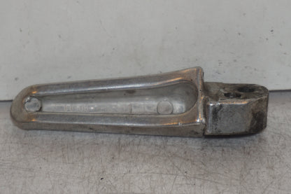 Baksidan på Fotpinne från en Suzuki DRZ 400 -2006 motorcykel.