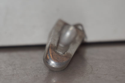 Vänster sida på Fotpinne från en Suzuki DRZ 400 -2006 motorcykel.