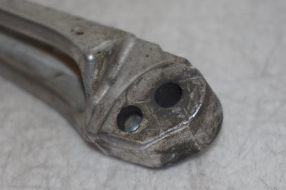 Snett nerifrån på Fotpinne från en Suzuki DRZ 400 -2006 motorcykel.