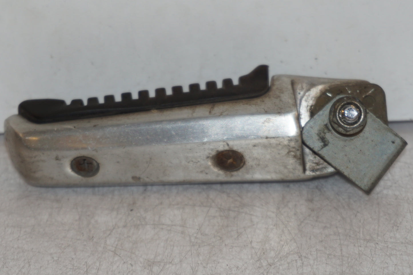 Baksidan på Fotpinne från en Suzuki GSX 400 -1983 motorcykel.