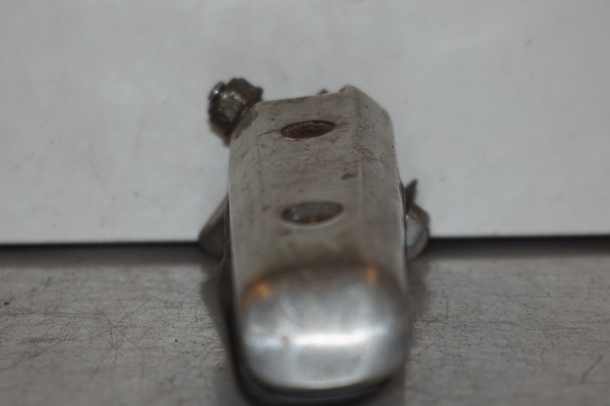 Vänster sida på Fotpinne från en Suzuki GSX 400 -1983 motorcykel.