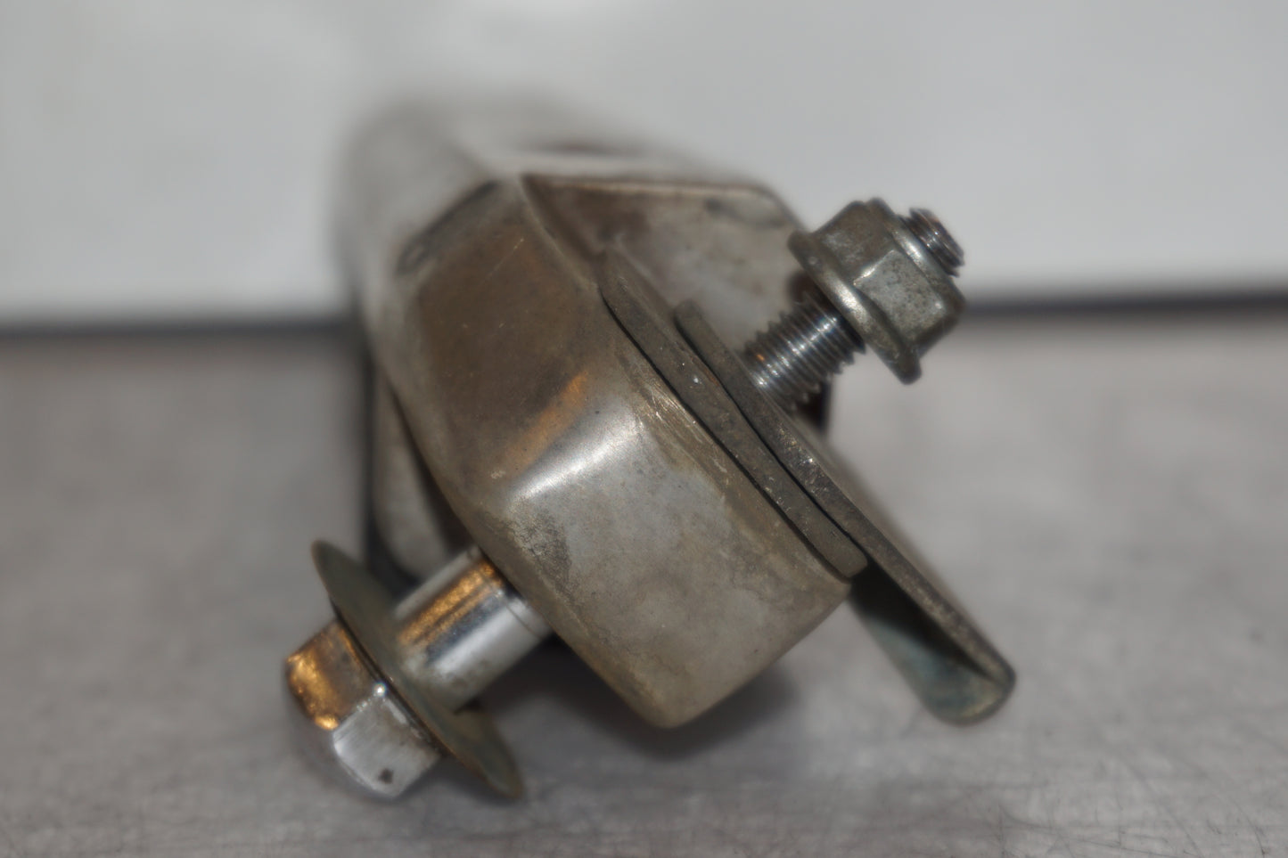 Snett uppifrån på Fotpinne från en Suzuki GSX 400 -1983 motorcykel.