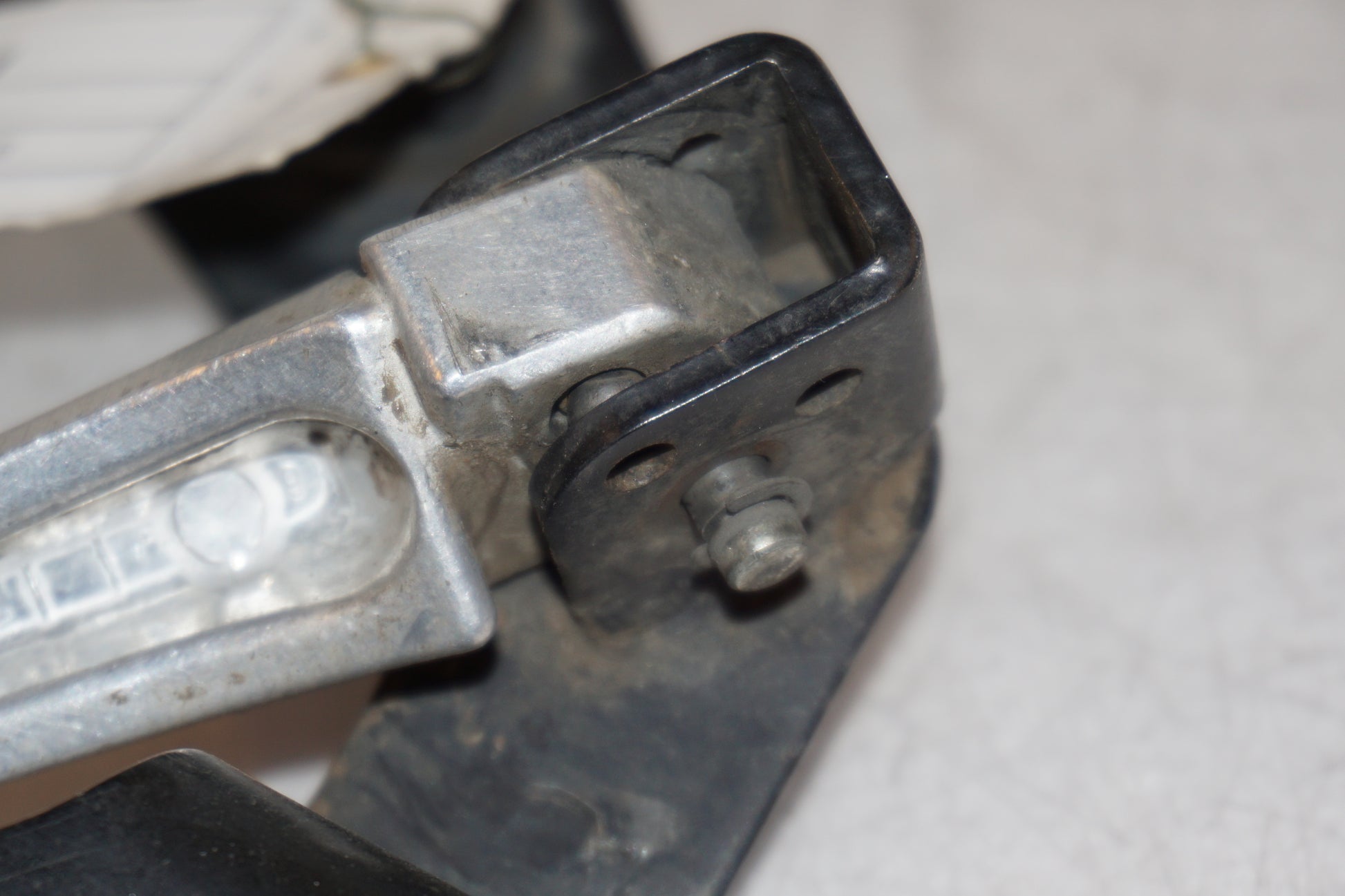 Höger sida på Fotpinne från en Suzuki DRZ 400 -2005 motorcykel.