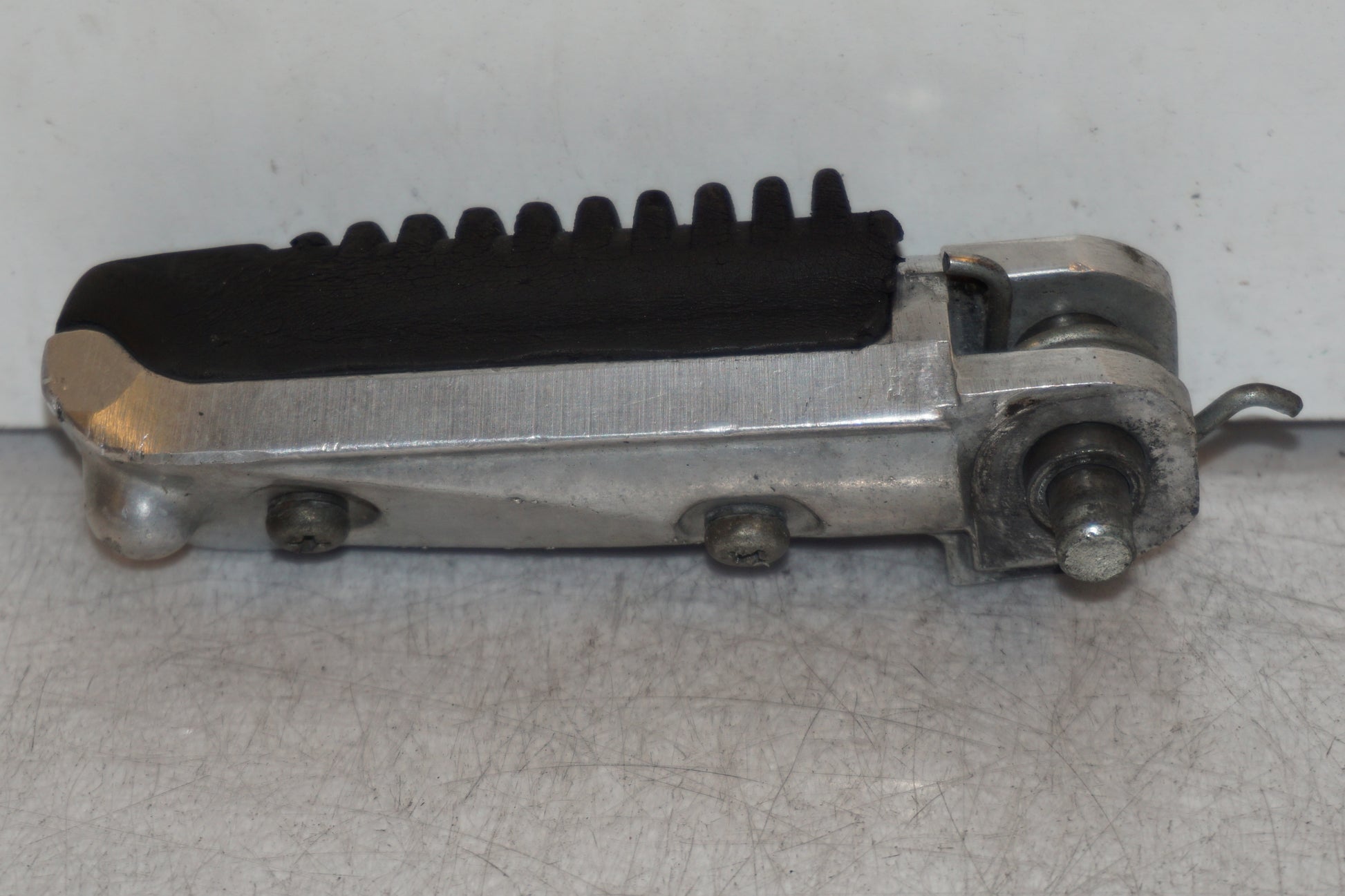 Baksidan på Fotpinne från en Suzuki GSX-R 1100 -1991 motorcykel.