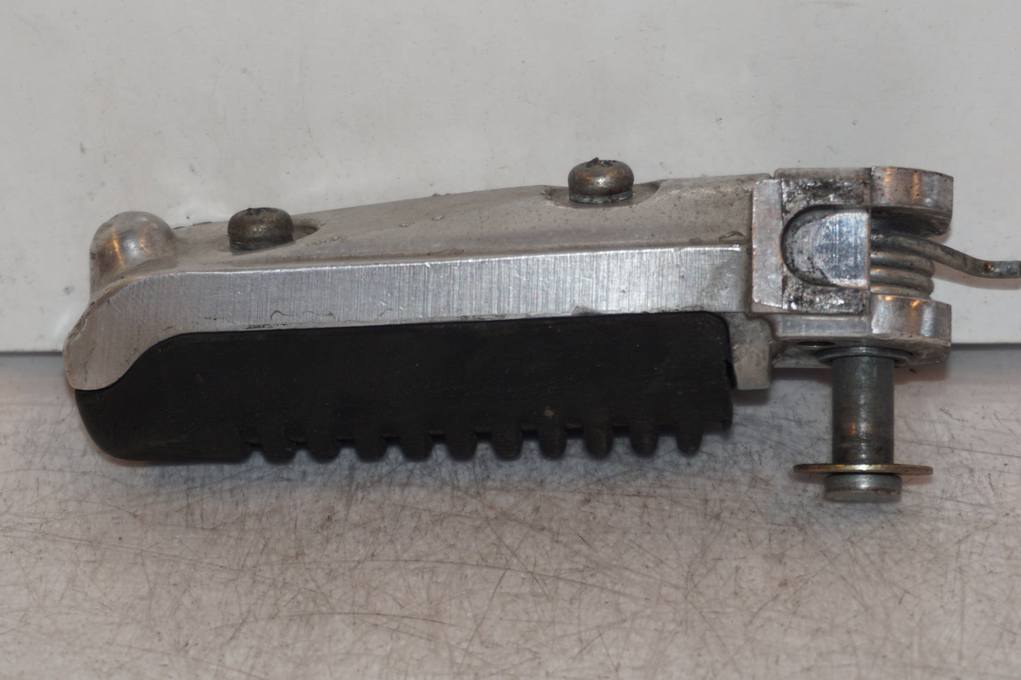 Vänster sida på Fotpinne från en Suzuki GSX-R 1100 -1991 motorcykel.