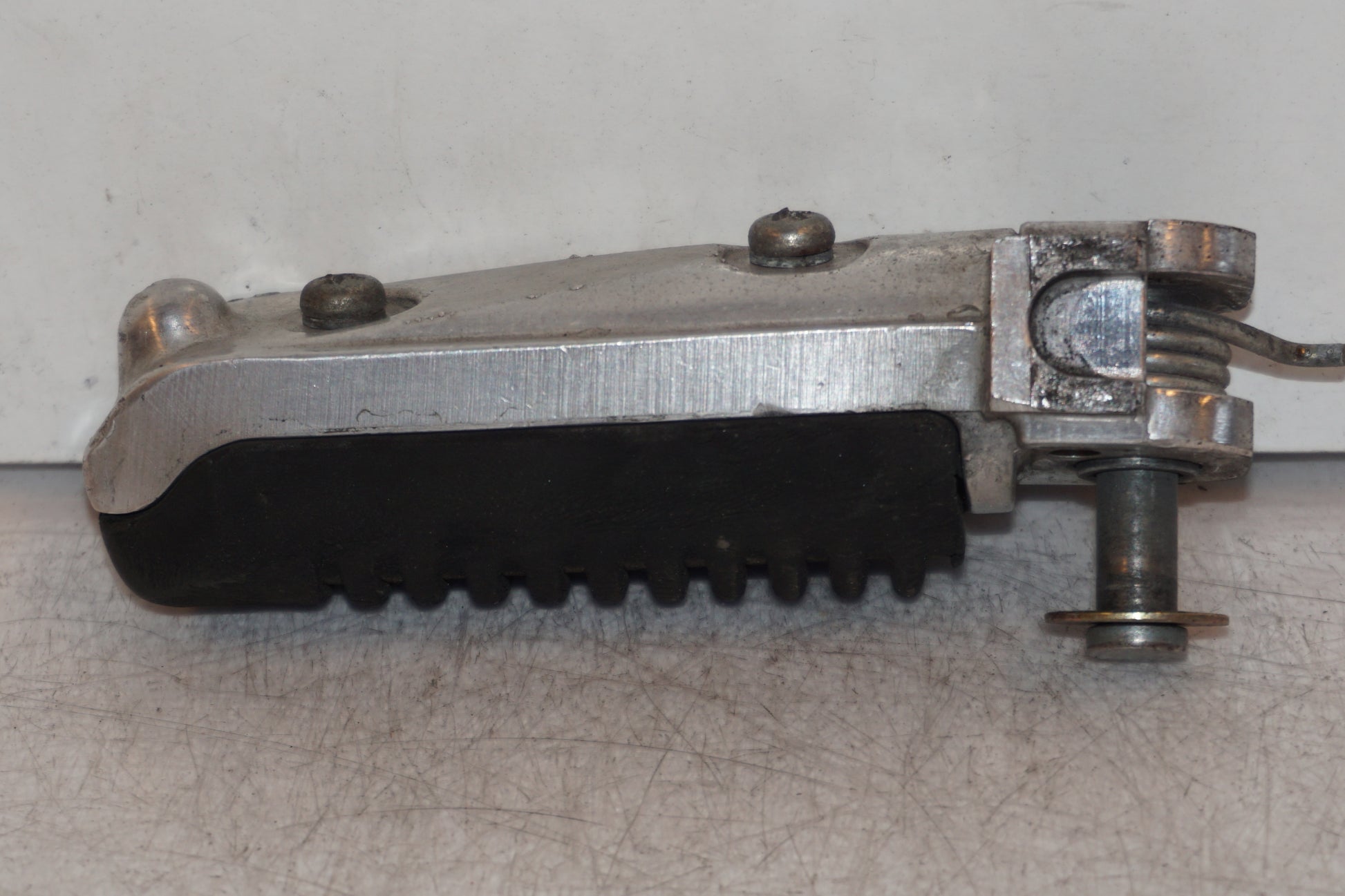 Vänster sida på Fotpinne från en Suzuki GSX-R 1100 -1991 motorcykel.