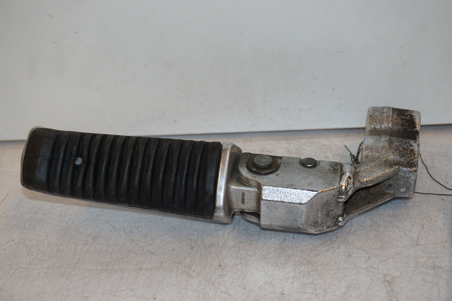 Framsidan på Fotpinne från en Suzuki GSX 1100 EF -1984 motorcykel.