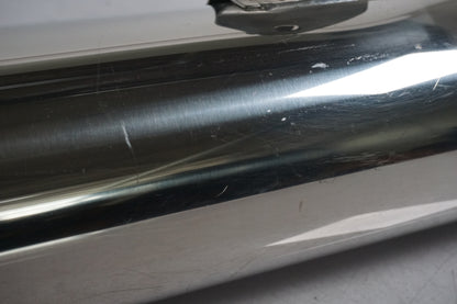 Snett uppifrån på Ljuddämpare från en Yamaha FJR 1300 -2013 motorcykel.