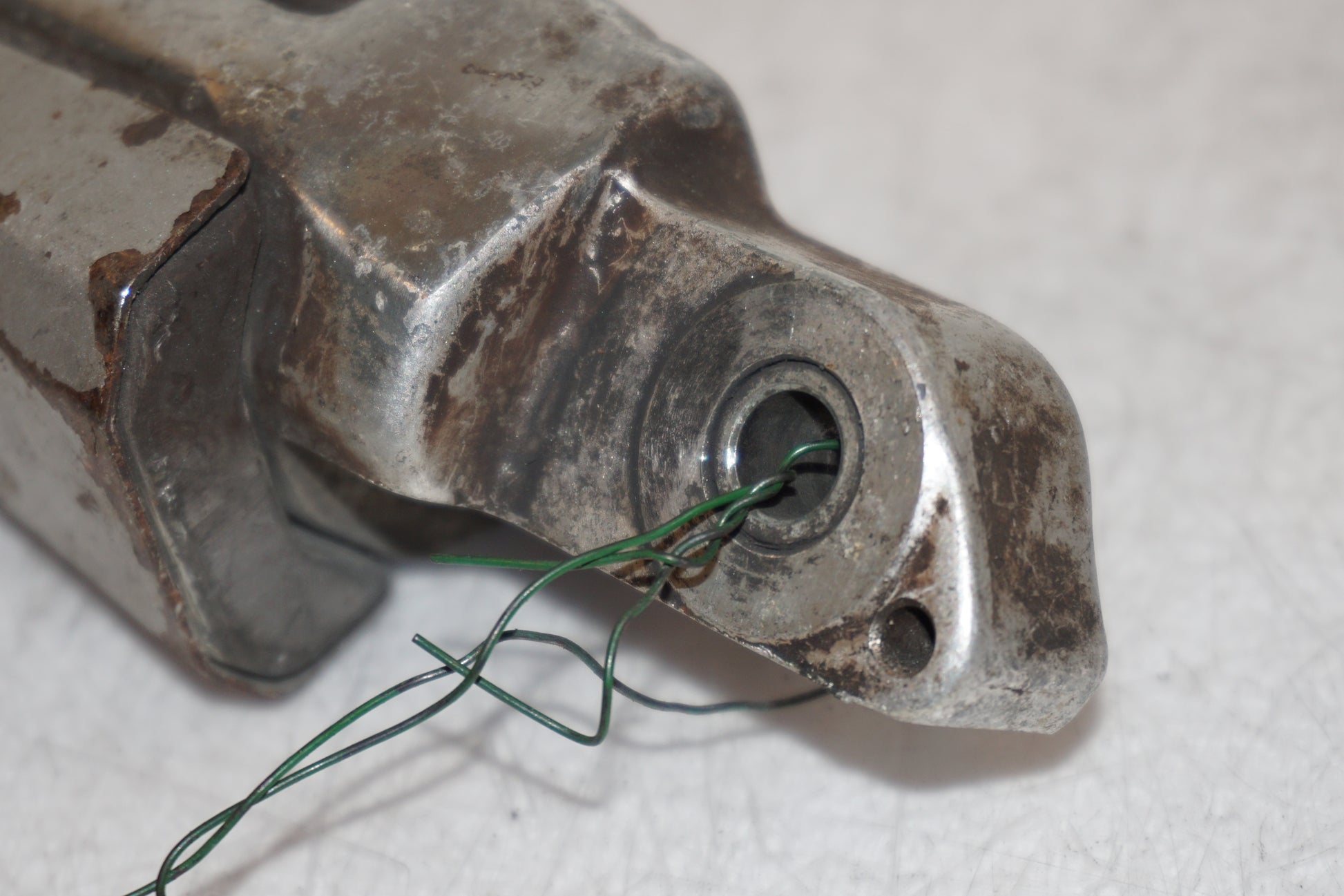 Extrabild1 på Fotpinne från en Suzuki GSX 1100 F -1990 motorcykel.