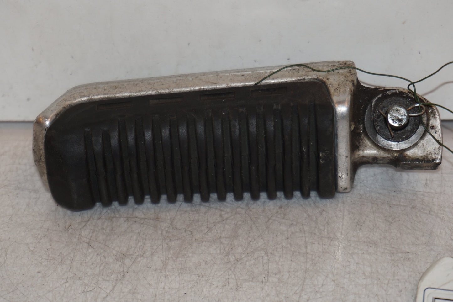 Framsidan på Fotpinne från en Suzuki GSX 1100 EF -1984 motorcykel.