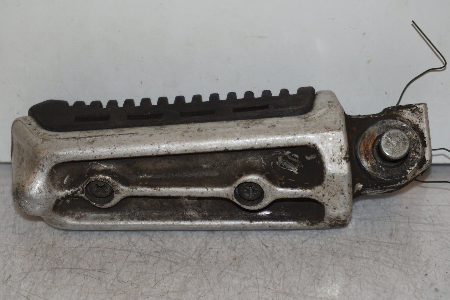 Höger sida på Fotpinne från en Suzuki GSX 1100 EF -1984 motorcykel.