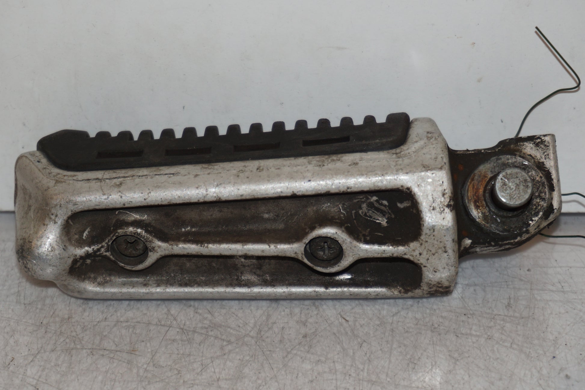 Höger sida på Fotpinne från en Suzuki GSX 1100 EF -1984 motorcykel.